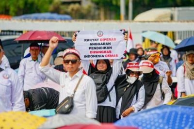 ribuan-guru-madrasah-dari-berbagai-daerah-gelar-aksi-kesetaraan-asn