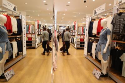 koleksi-lifewear-dan-instalasi-upcycle-warnai-pembukaan-uniqlo-plaza-indonesia