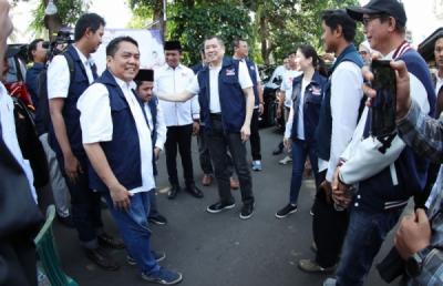 Rayakan Iduladha Bersama Warga Paseban, Hary dan Angela Tanoesoedibjo Serahkan Kurban dan Makan Bersama