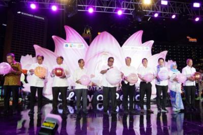 wagub-dki-buka-perayaan-waisak-illumination-of-jakarta-glow-of-peace-di-bundaran-hi