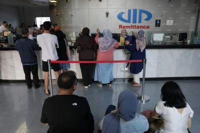 Pelemahan Rupiah Warnai Perdagangan Valuta Asing