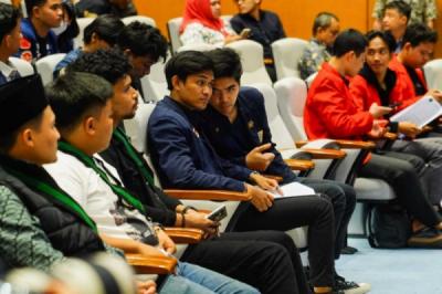 dasco-terima-audiensi-massa-mahasiswa-di-gedung-dpr