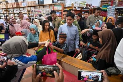 jelang-tahun-ajaran-baru-wapres-ajak-anak-anak-panti-asuhan-di-gorontalo-belanja-kebutuhan-sekolah