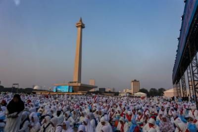 Umat Ikuti Zikir dan Doa Kebangsaan di Monas