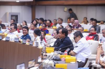 Pimpinan DPR Audiensi dengan Perwakilan Buruh Bahas RUU Ketenagakerjaan