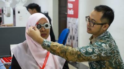 1.000 Warga Jakarta Utara Terima Kacamata Gratis