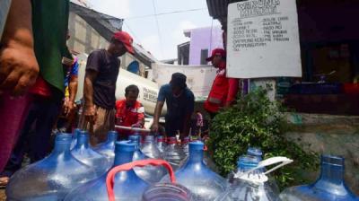 Krisis Air Bersih, 1.000 Warga Rawa Geni Terima Bantuan PMI