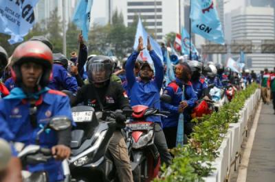 buruh-gelar-aksi-di-jakarta-tuntut-perlindungan-ketenagakerjaan-dan-upah-bermartabat
