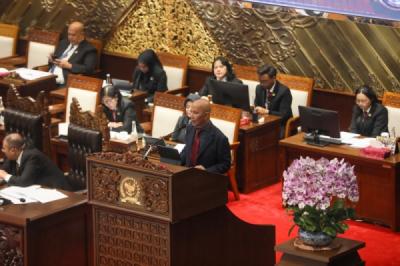 dpr-sahkan-apbn-2027-dengan-belanja-rp410626-triliun