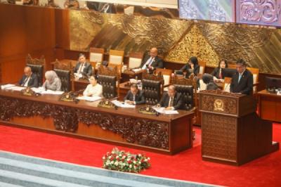 dpr-setujui-ruu-pelindungan-ketenagakerjaan-jadi-uu