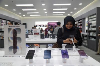Antrean Pembeli Warnai Penjualan iPhone 18 Series di Jakarta