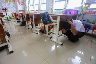 siswa-sd-di-jakarta-ikuti-simulasi-gempa-bumi