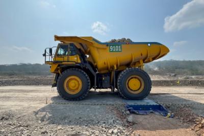 medan-tambang-jadi-ujian-truk-listrik-hybrid-berkapasitas-100-ton