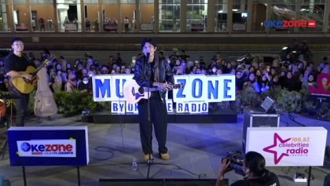 MUSIC ZONE: Nuca Hipnotis Pengunjung lewat Petikan Gitar Akustik 