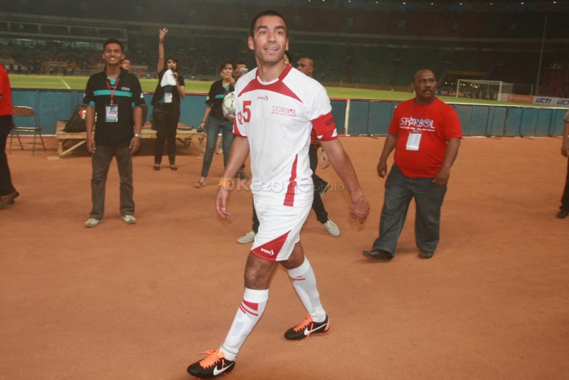 Aksi Giovanni van Bronckhorst