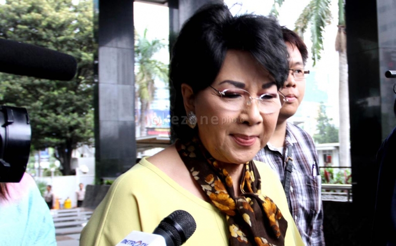 Titiek Puspa Jenguk Hartati Murdaya