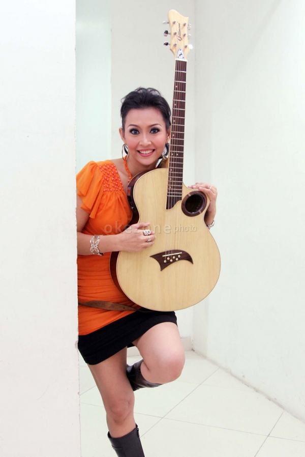 Walau Rugi, Ratna Listy Bangga Rilis Album Keroncong