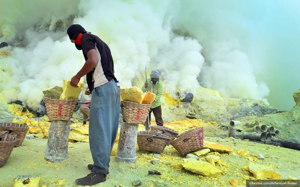 Tambang Belerang Kawah Ijen