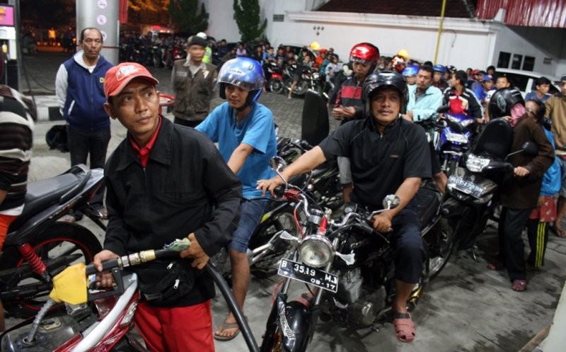 Antrean SPBU di Sejumlah Daerah