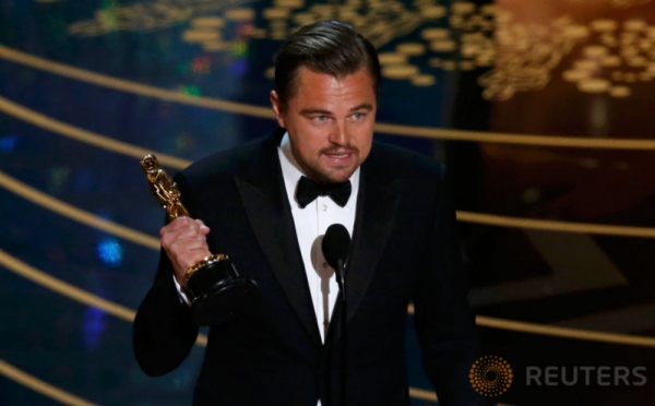 Leonardo Dicaprio Sabet Piala Oscar