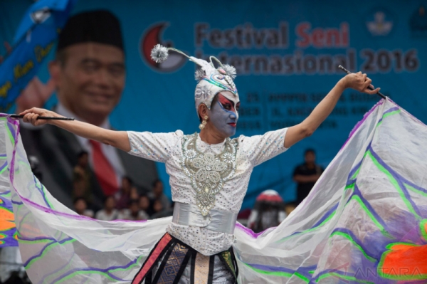 budaya unik di luar negeri Suguhan Karya Kreatif Seniman Dalam dan Luar Negeri di 