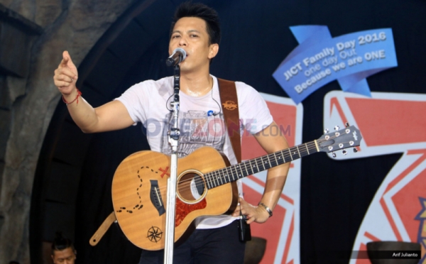 gitar taylor ariel noah