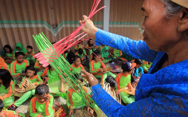  Kerajinan  Anyam Bambu  Tradisional Banyuwangi  0 Foto 