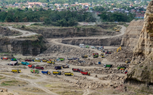 Tambang Galian di Area Perbukitan Rowosari 