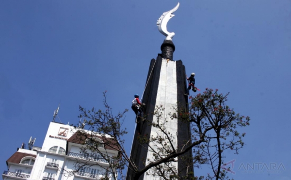Federasi Panjat Tebing Indonesia Bersihkan Ikon Kota Bogor 0 : Foto