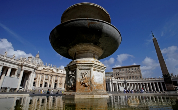 Perbaikan Air Mancur Legendaris Saint Peter's Square Vatikan