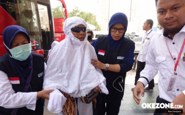 Begini Penyambutan Jamaah Haji Indonesia asal Surabaya oleh PPIH Daker Makkah