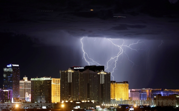Seramnya Petir Saat Menyambar di Langit Las Vegas