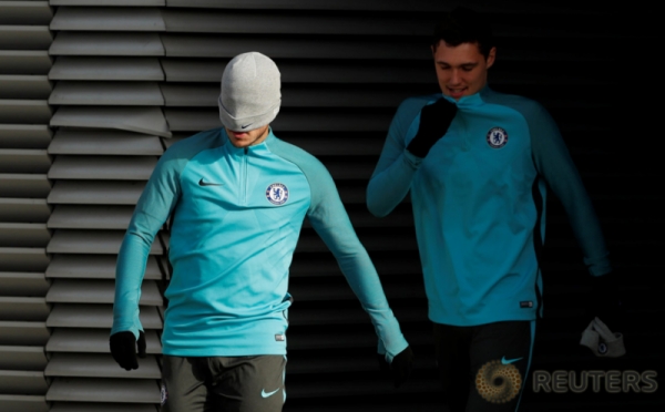 Dengan Wajah Tertutup, Eden Hazar Ikuti Latihan Jelang Laga Kontra Roma