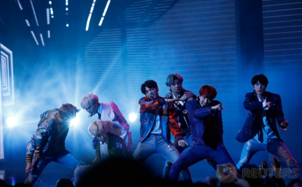 WOW! BTS Jadi Boygroup Korea Selatan Pertama yang Tampil di American Music Awards