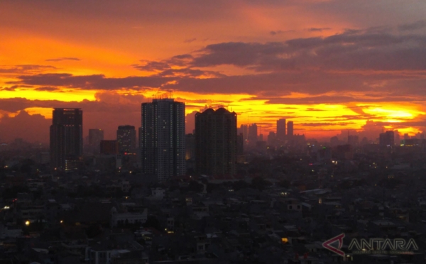 Indahnya Sunset Akhir Tahun 2017 Hiasi Langit Ibu Kota Jakarta