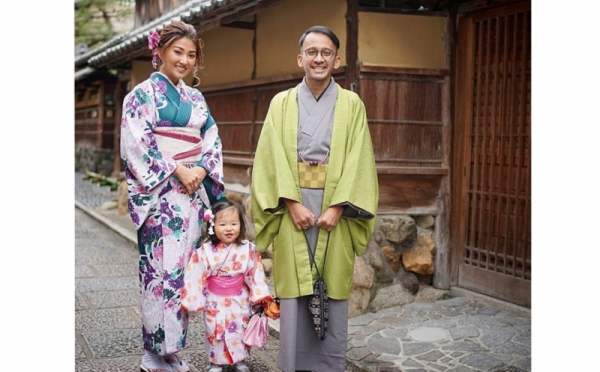 Sebelum Jatuh Sakit, Ruben Onsu-Sarwendah Sempat Liburan ke Jepang, Ini Foto-fotonya!
