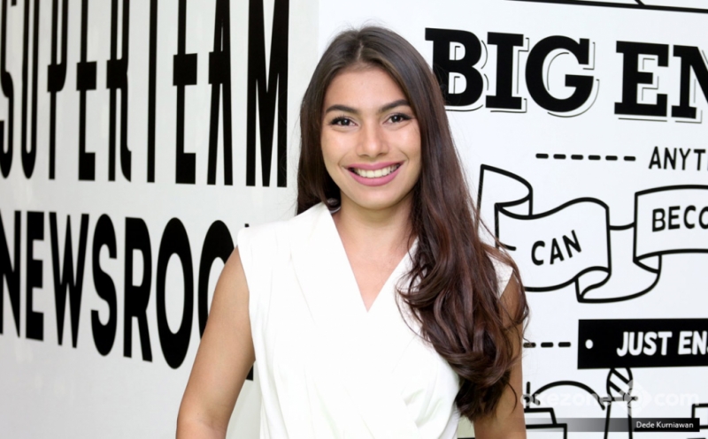 Cantiknya Chef Yulia Baltschun saat Sesi Foto di Kantor Redaksi Okezone