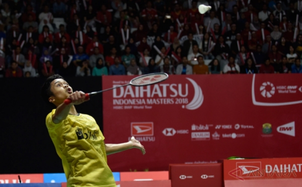 Gigit Medali Emas, Selebrasi Anthony Ginting di Final Indonesia Masters 2018