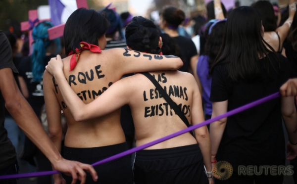 Aksi Wanita  Tak Pakai  Baju pada Unjuk Rasa Hari Perempuan 