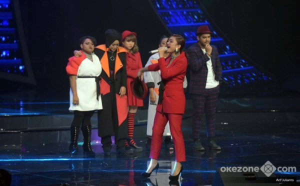 Suasana Panggung Spektakuler Show Top 6 Indonesian Idol Saat Marion Jola Tereliminasi