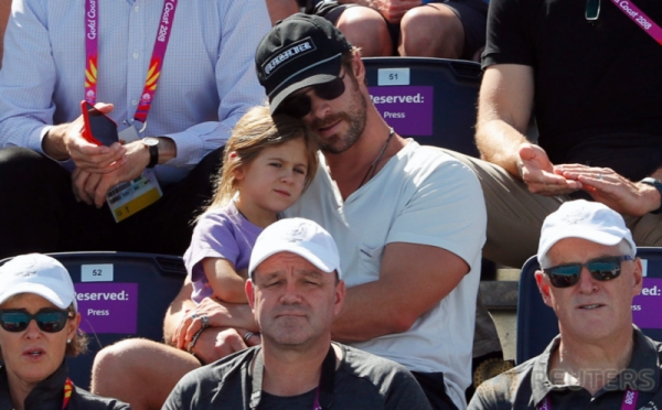 Aktor Ganteng Chris Hemsworth Ajak Bidadari Kecilnya Nonton Kejuaraan Renang