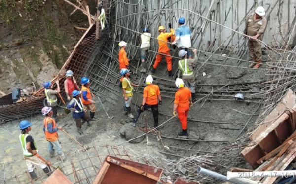 Konstruksi Bangunan Jalan Tol Manado-Bitung Roboh, Makan Korban 3 Orang