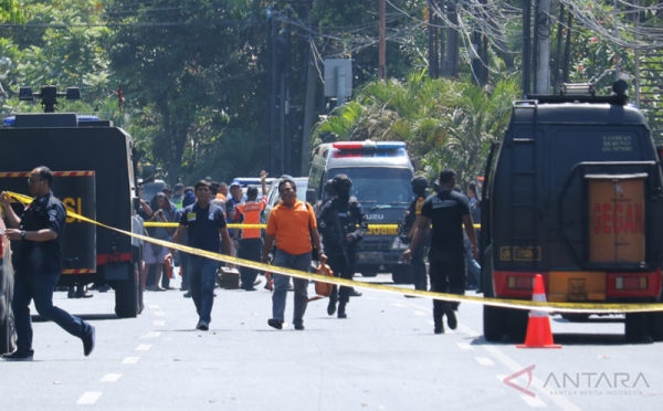 Tim Inafis Olah TKP Bom Gereja Kristen Indonesia Surabaya
