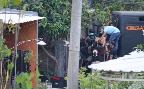 Densus 88 Berhasil Amankan Bahan Peledak dari Rumah Terduga Teroris Bom Polrestabes Surabaya