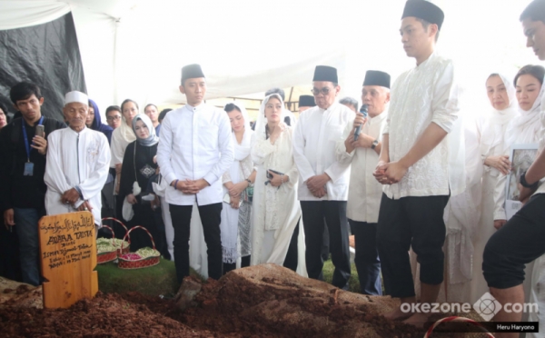 Suasana Haru Selimuti Pemakaman Adara Taista Menantu Hatta Rajasa