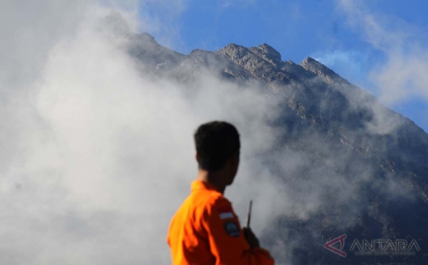 Melihat Aktivitas Gunung Merapi yang Berubah Status Jadi Waspada