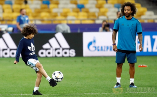 Aksi Putra Marcelo Mengolah si Kulit Bundar di Tengah Latihan Real Madrid