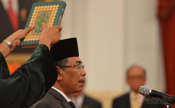 Jokowi Lantik Yahya Cholil Staquf Menjadi Anggota Wantimpres Menggantikan Almarhum KH Hasyim Muzadi