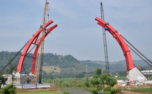 Dikebut Pembangunan Jembatan Pelengkung Baja Pertama di 