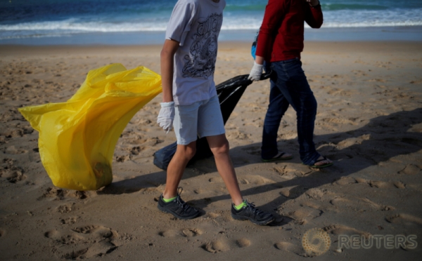 Ini Sampah-Sampah yang Berhasil Dikumpulkan Relawan dari Pantai Spanyol